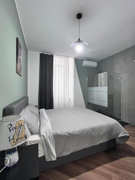 Poetry House #napoetryhouse * Nápoles